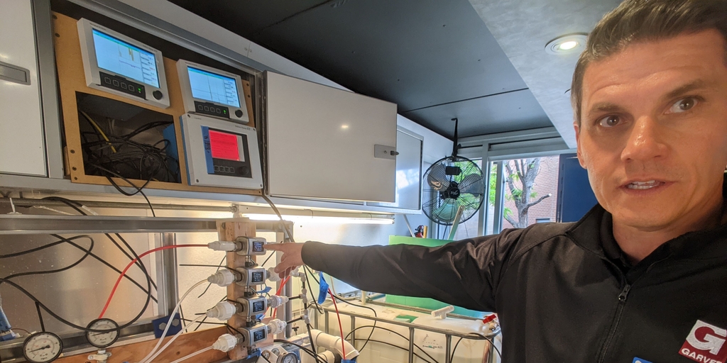 Chercheur principal de Garver présentant les instruments d'Endress+Hauser et Rockwell Automation