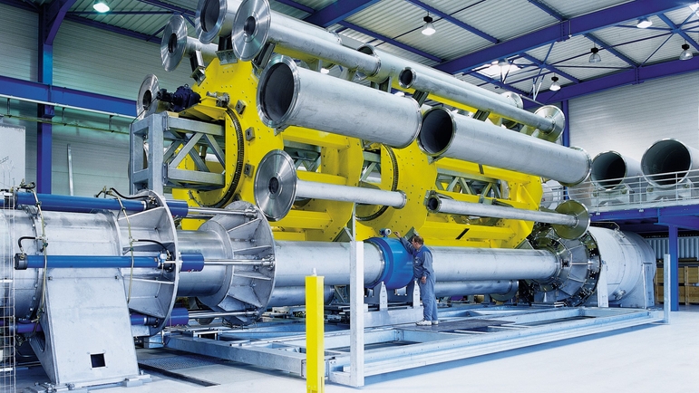 Un banc d'étalonnage pour les diamètres nominaux jusqu'à DN 2000 (80'') chez Endress+Hauser Flow.