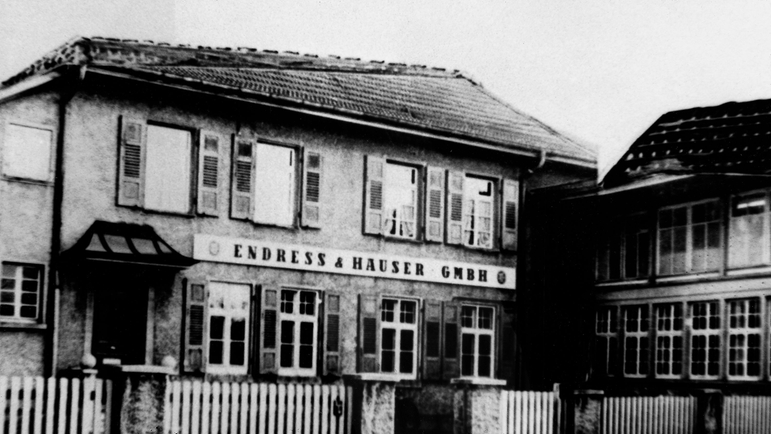 1957 : La jeune entreprise prend le nom d'Endress+Hauser. Le chiffre d'affaires dépasse 1 million de deutschemarks.