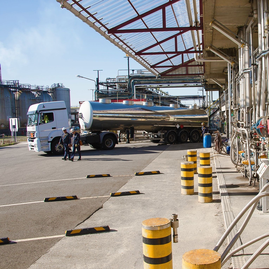 Nous vous aidons à choisir des solutions fiables pour garantir la sécurité du transport et du stockage des produits chimiques