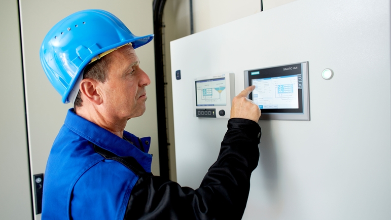 Liquiline Control features easy integration into your plant and convenient operation.