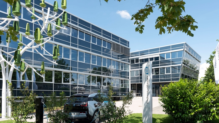 Les bureaux modernes du siège de Gerlingen et les installations de production.