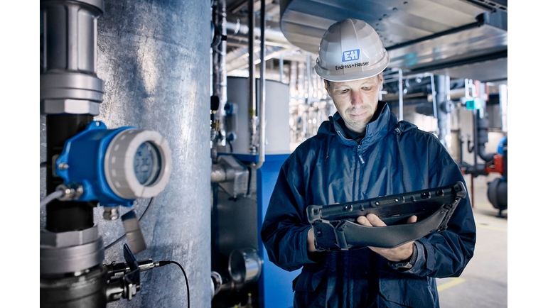 Endress+Hauser temperature transmitter first with user-friendly Bluetooth® access