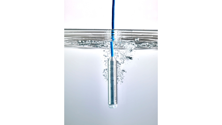 Waterpilot FMX11 is the hydrostatic level probe of choice for freshwater applications