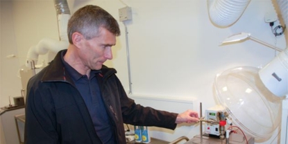Étalonnage d'un capteur de température en laboratoire, par Tommy Mikkelsen, métrologue chez Chr Hansen