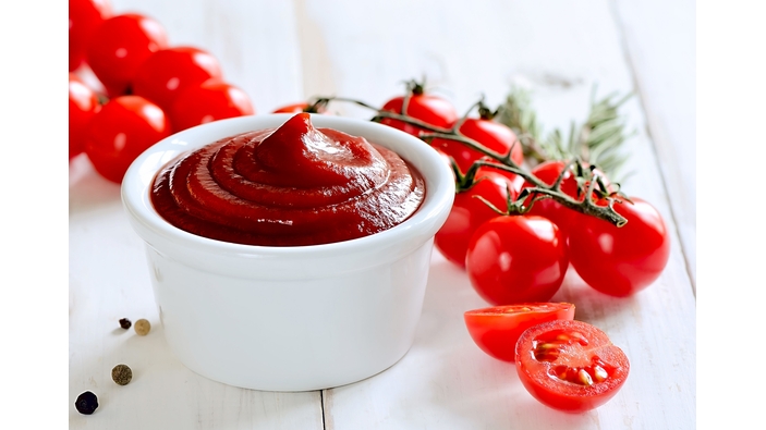Le ketchup est un fluide aux caractéristiques complexes dues à ses composants