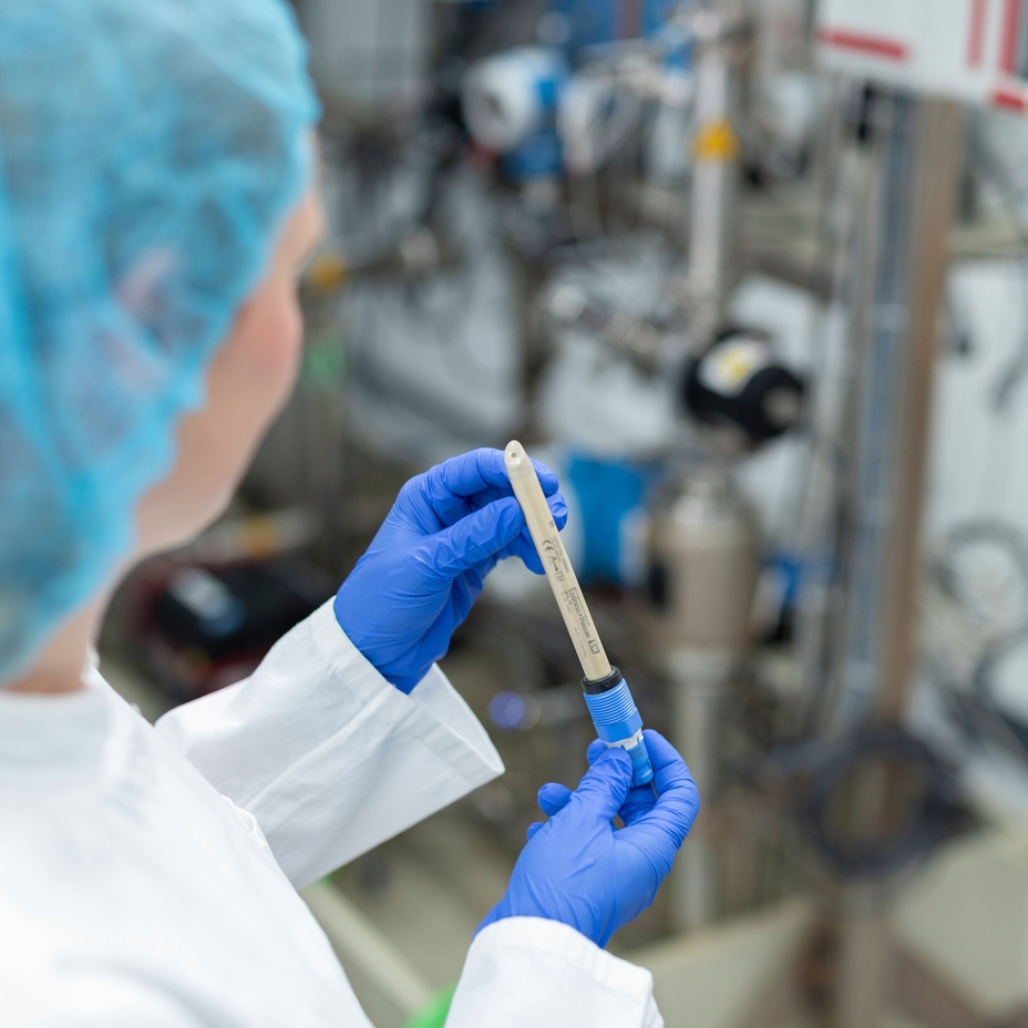 Unbreakable ISFET sensors are perfectly suited for pH measurement in the Food & Beverage industry.