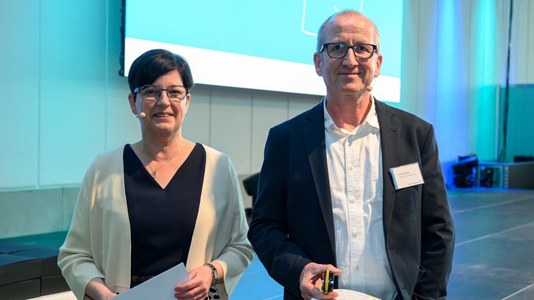 Dr Christine Koslowski et Dr Andreas Mayr ont dirigé le programme et honoré les lauréats de cette année.