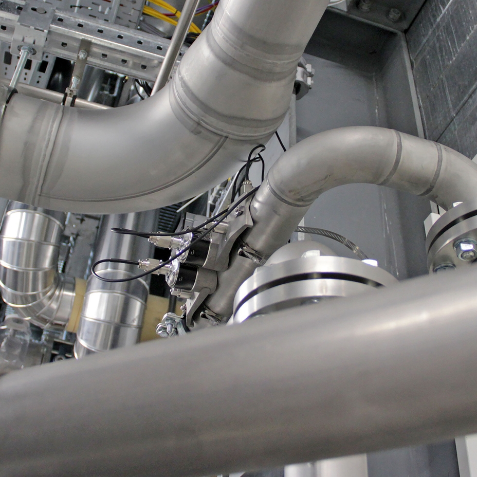 Photo du Proline Prosonic Flow clamp-on dans les applications de base